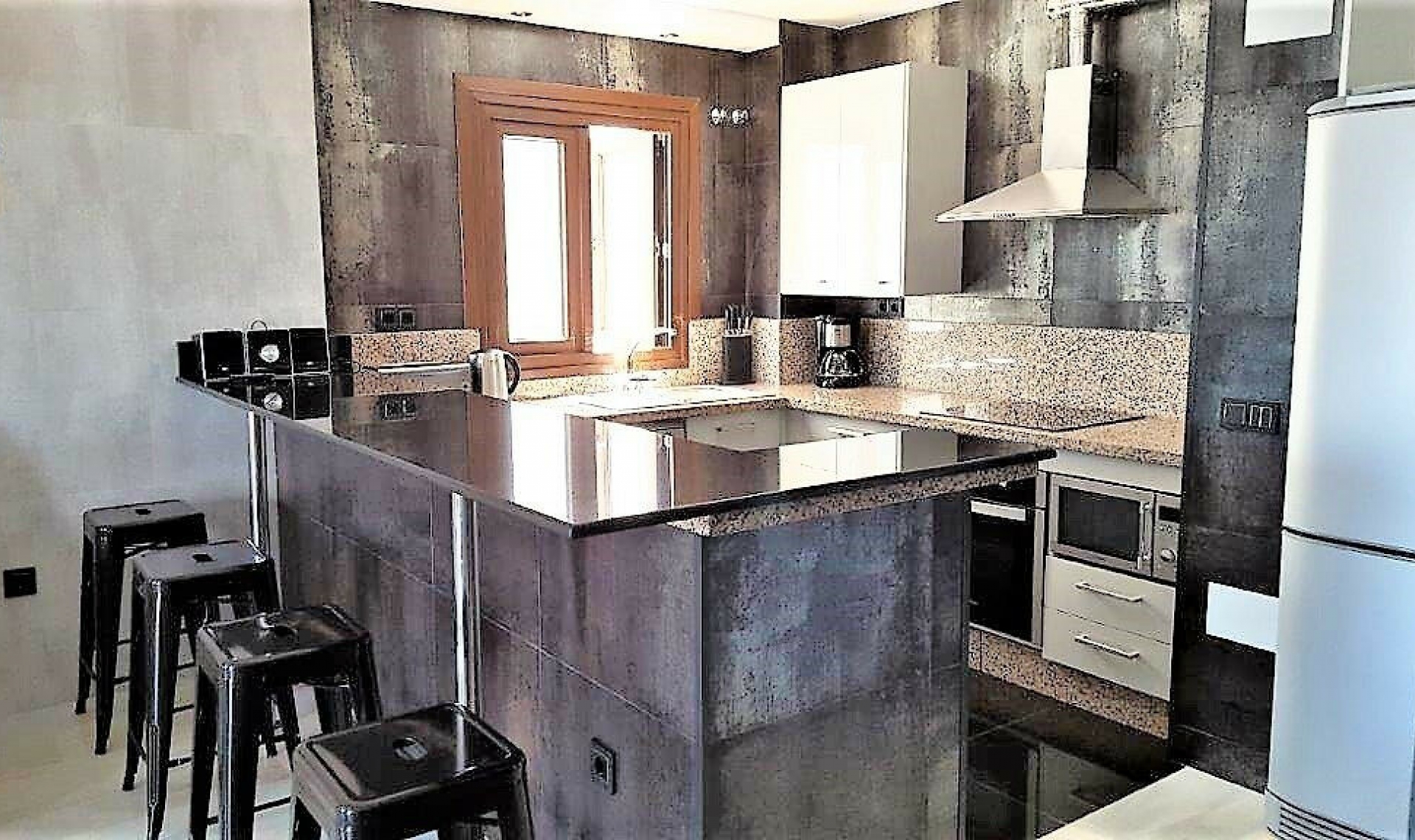 Resale - Apartment -
Puerto Banús