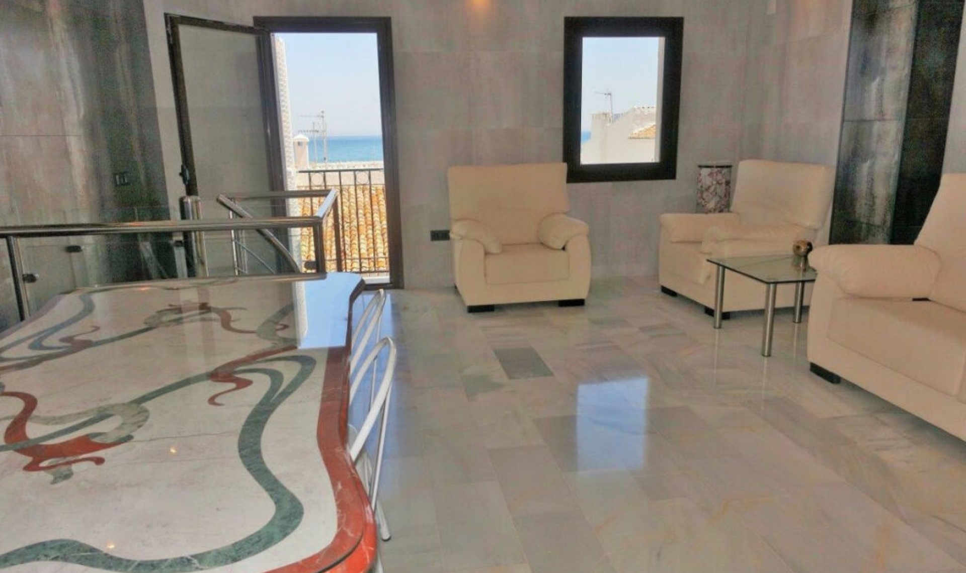 Resale - Apartment -
Puerto Banús