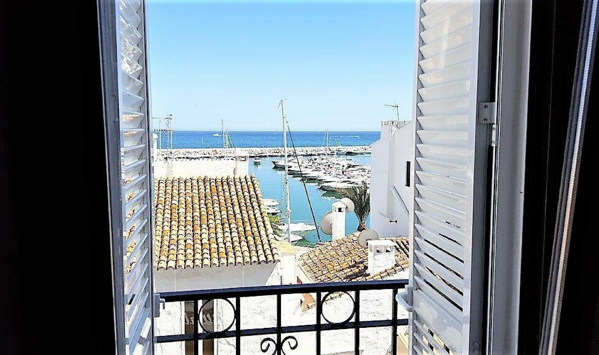 Resale - Apartment -
Puerto Banús