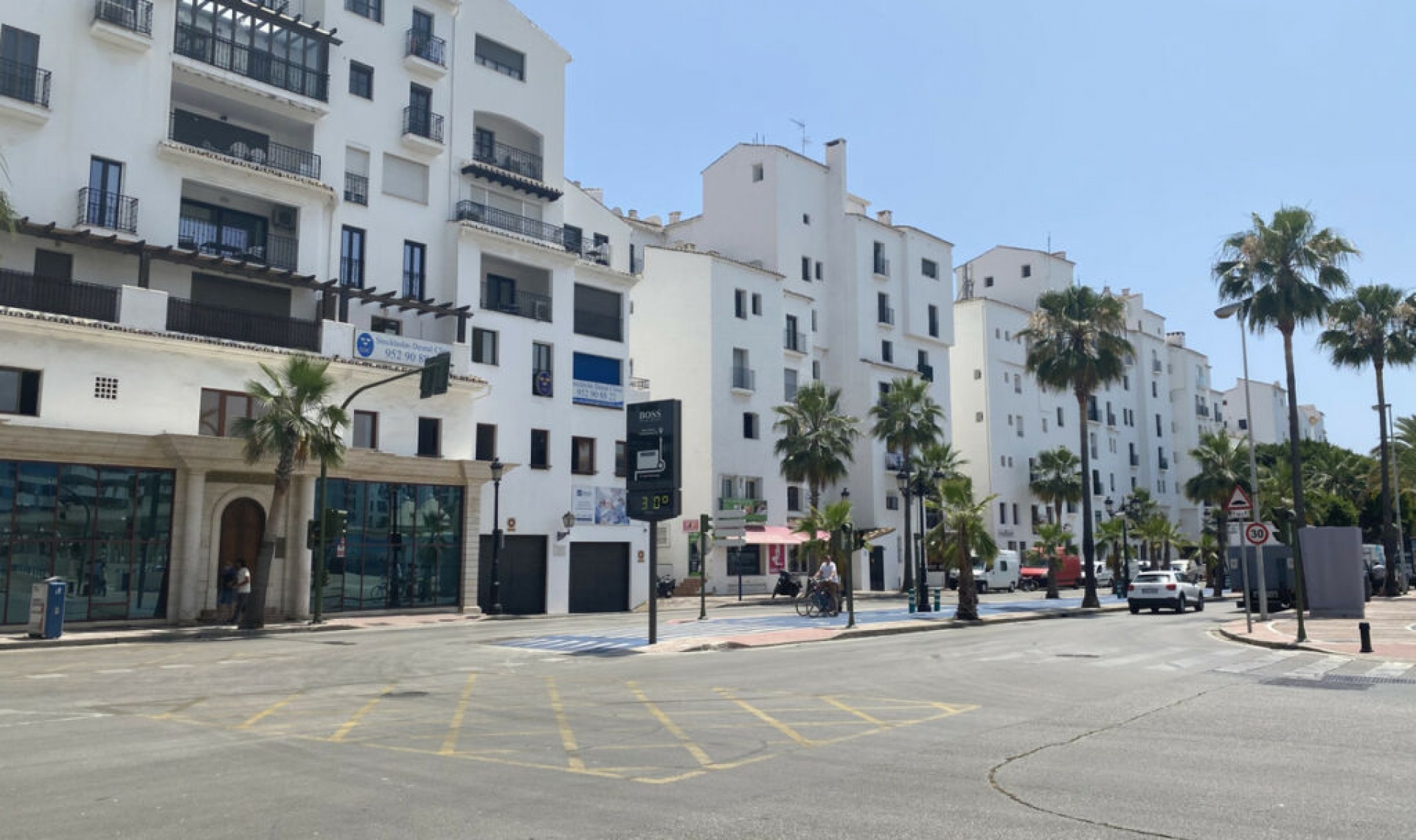 Resale - Apartment -
Puerto Banús