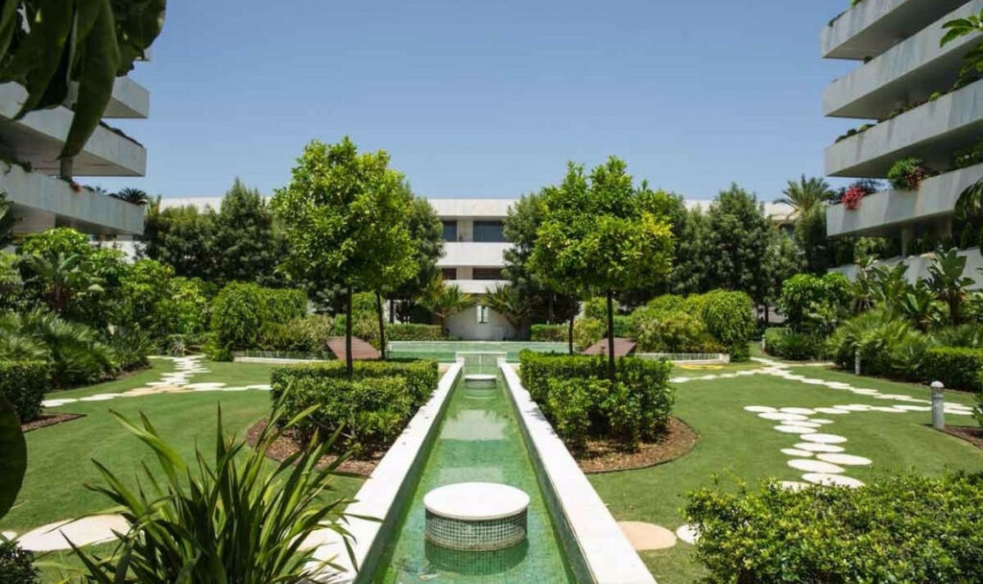 Resale - Apartment -
Puerto Banús