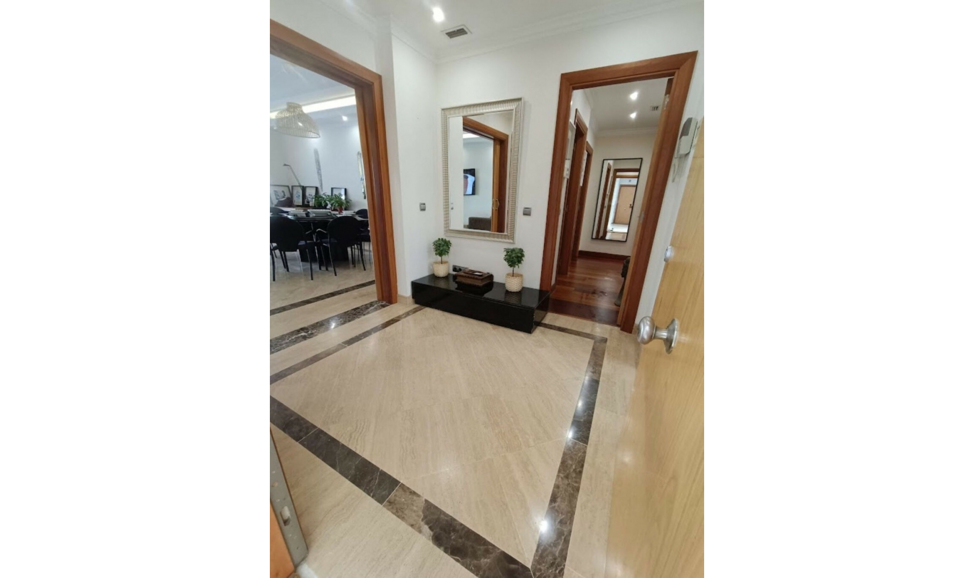Resale - Apartment -
Puerto Banús