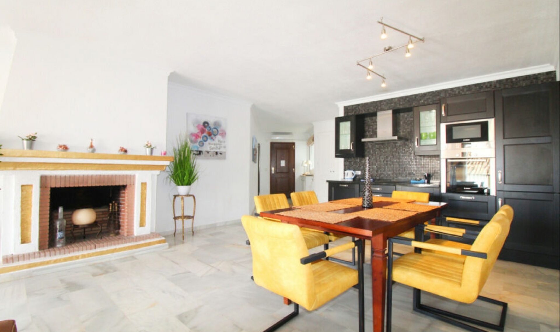 Resale - Apartment -
Puerto Banús