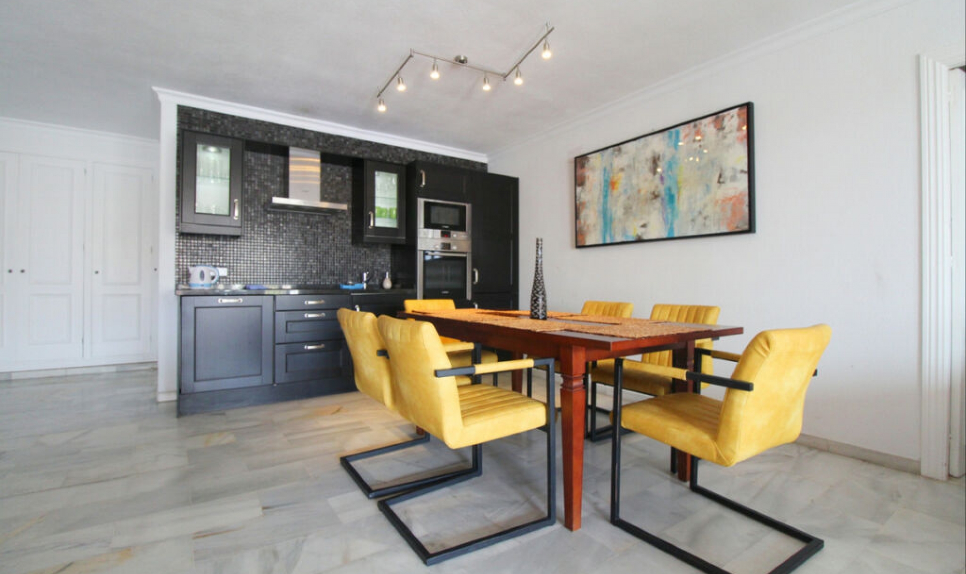 Resale - Apartment -
Puerto Banús