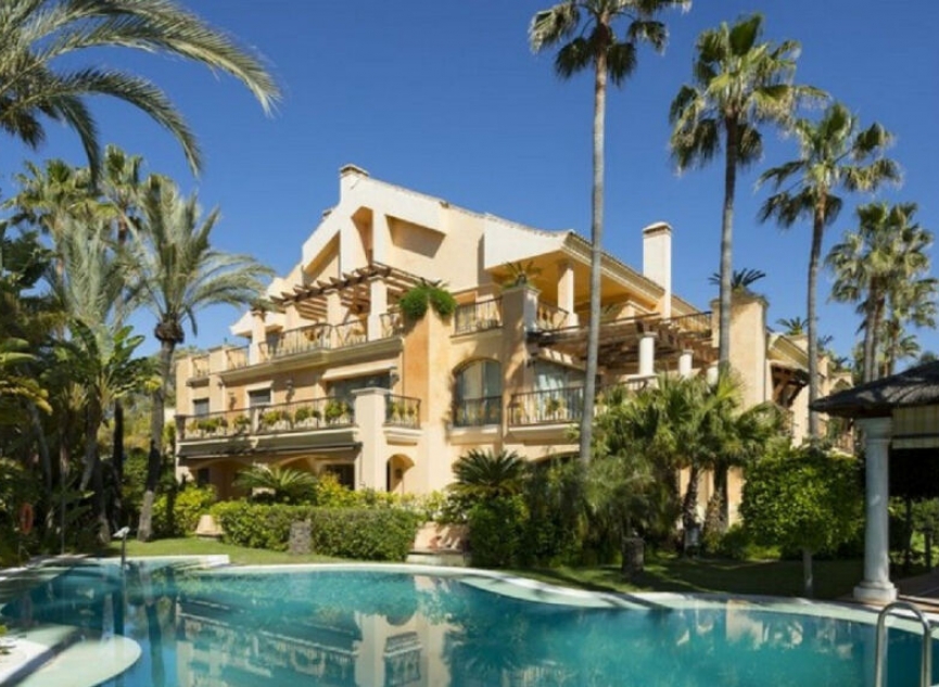 Resale - Apartment -
Puerto Banús