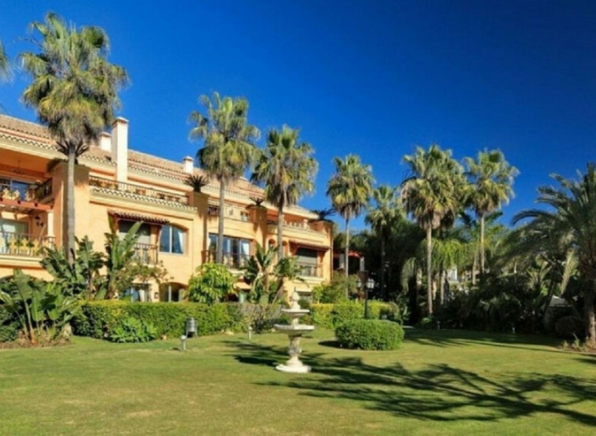 Resale - Apartment -
Puerto Banús