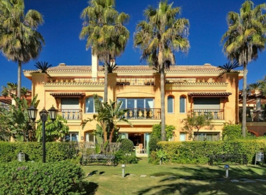 Resale - Apartment -
Puerto Banús