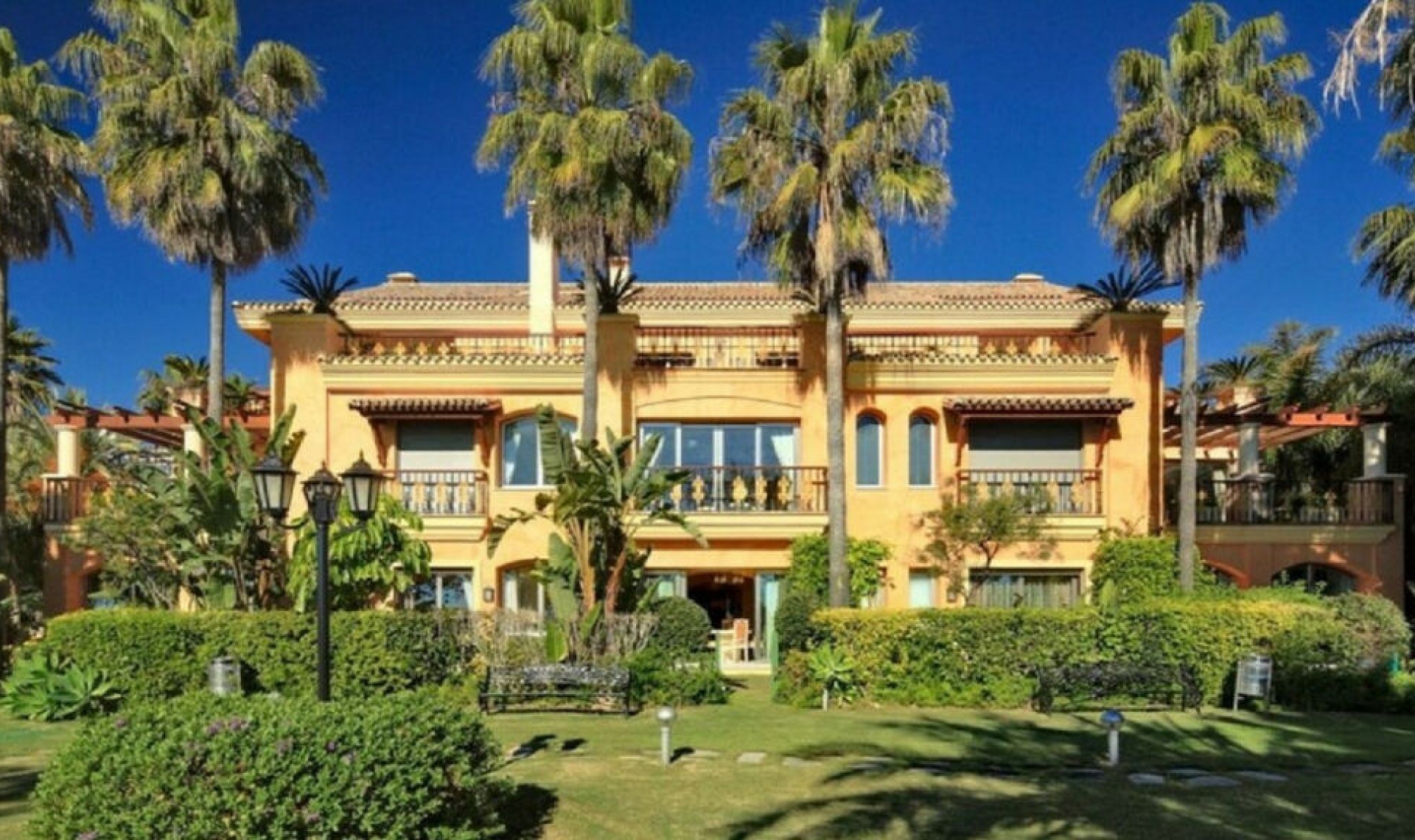 Resale - Apartment -
Puerto Banús