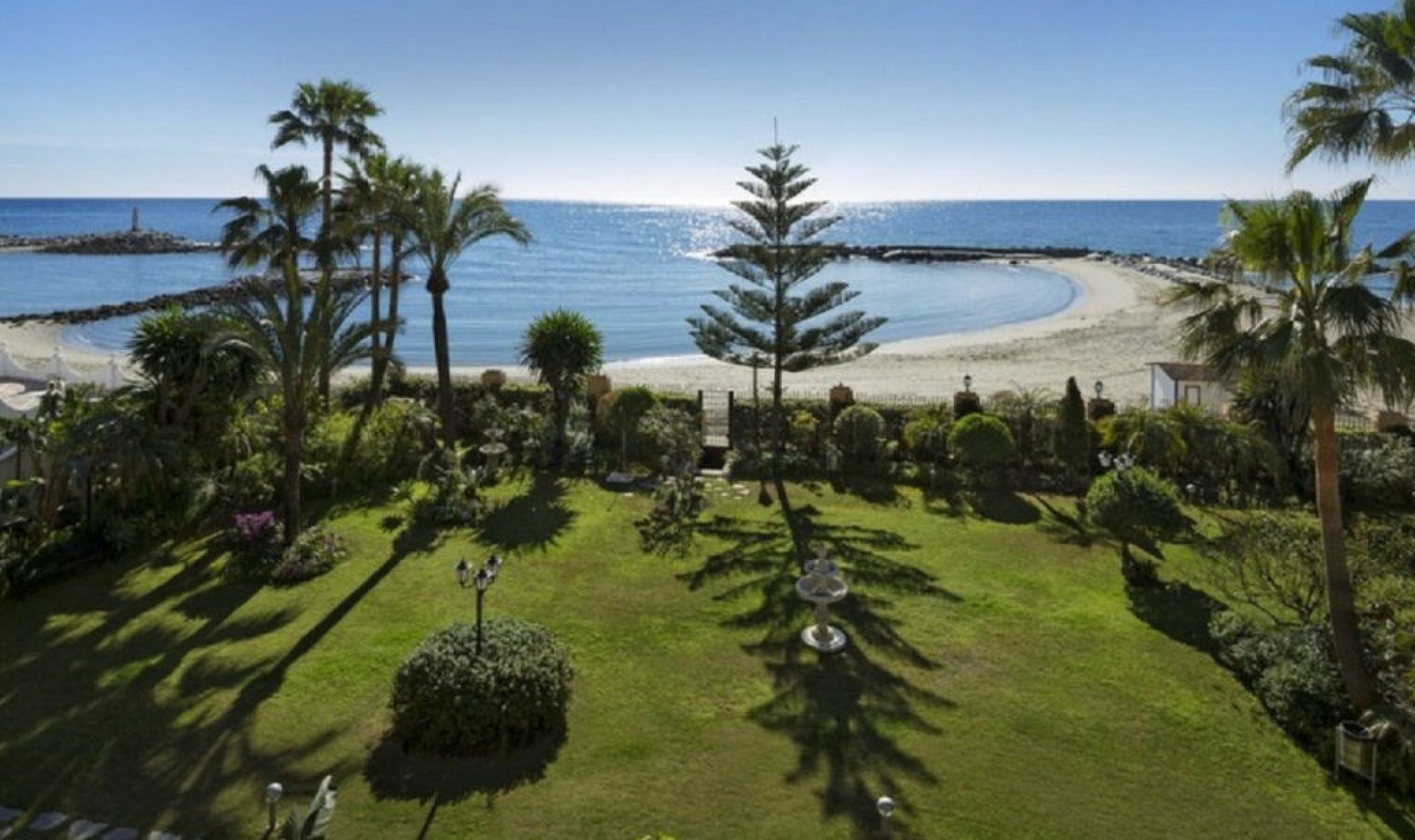 Resale - Apartment -
Puerto Banús