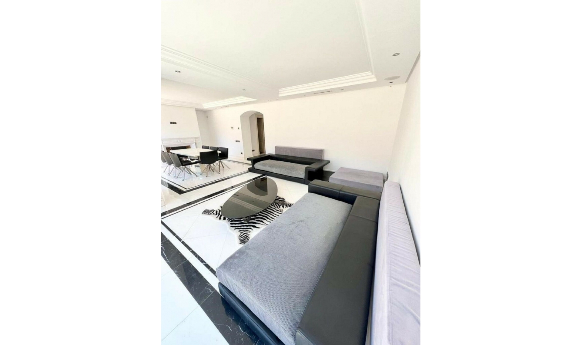 Resale - Apartment -
Puerto Banús