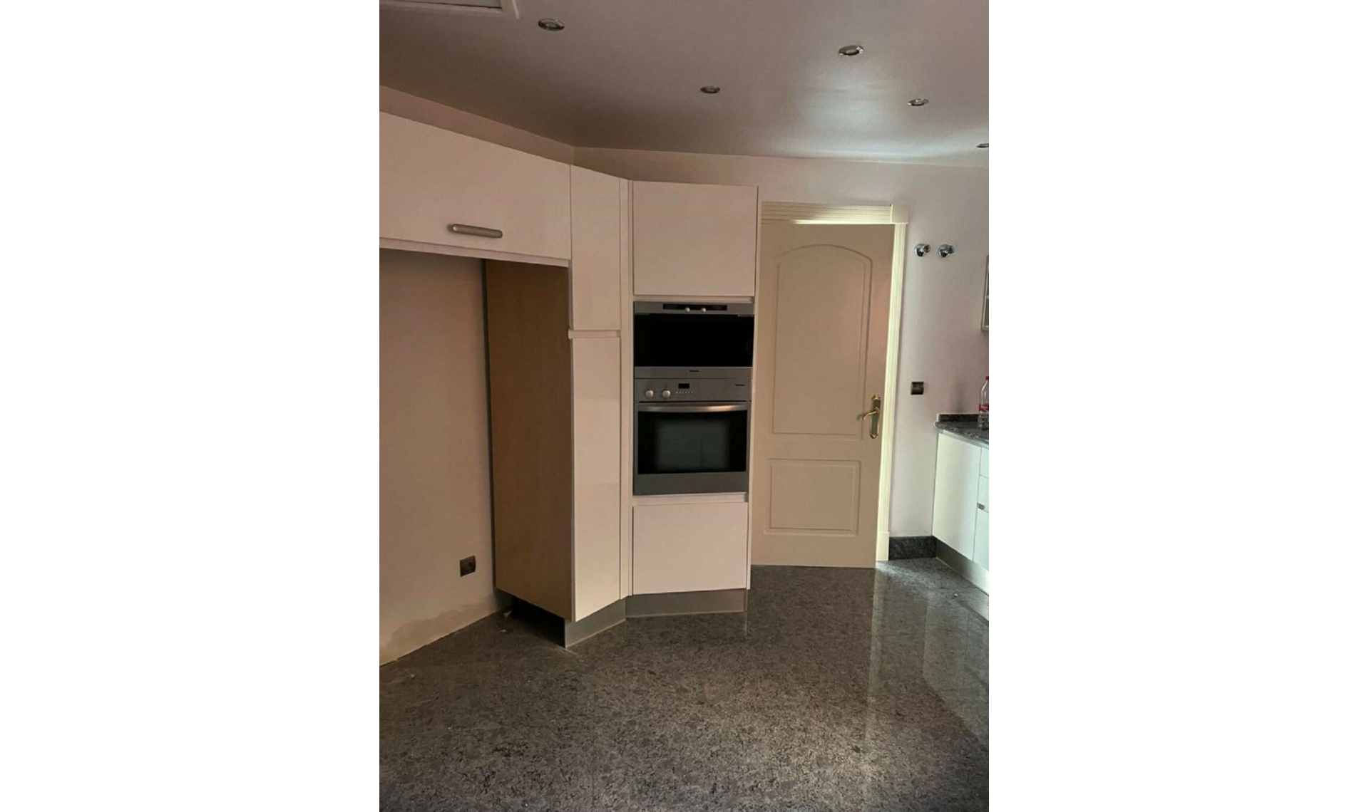 Resale - Apartment -
Puerto Banús