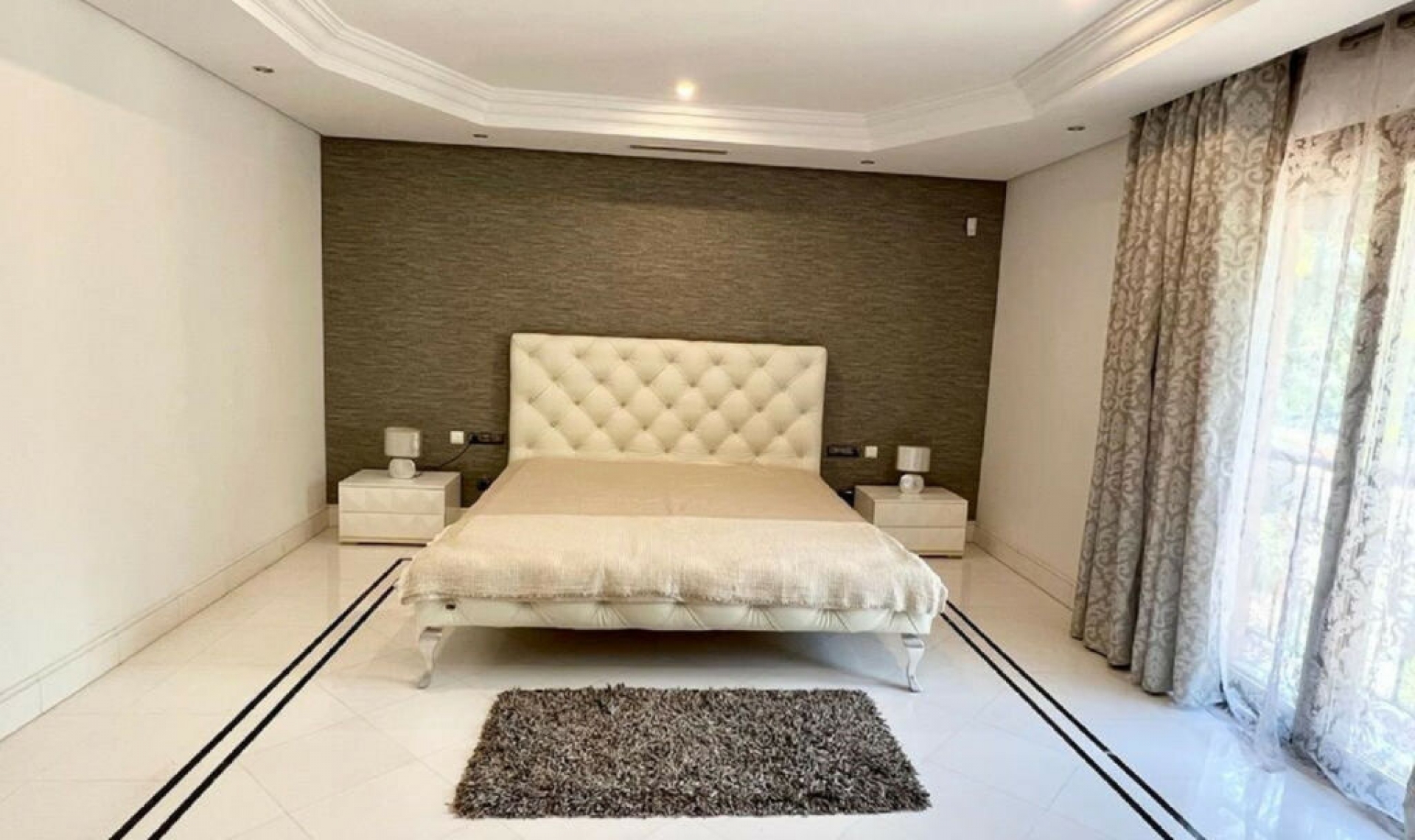 Resale - Apartment -
Puerto Banús