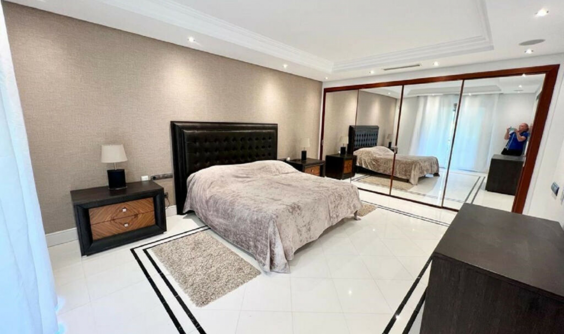 Resale - Apartment -
Puerto Banús