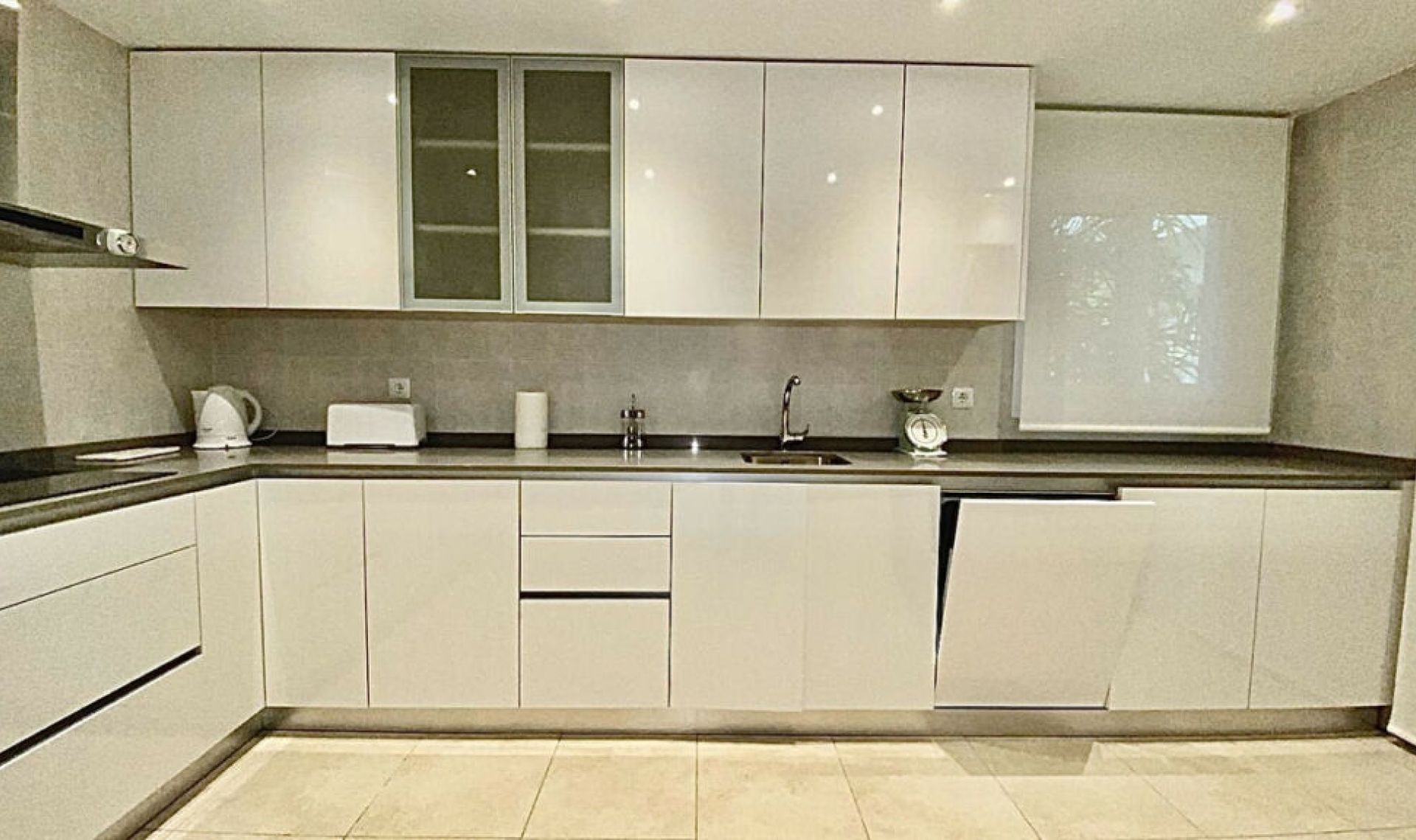 Resale - Apartment -
Puerto Banús