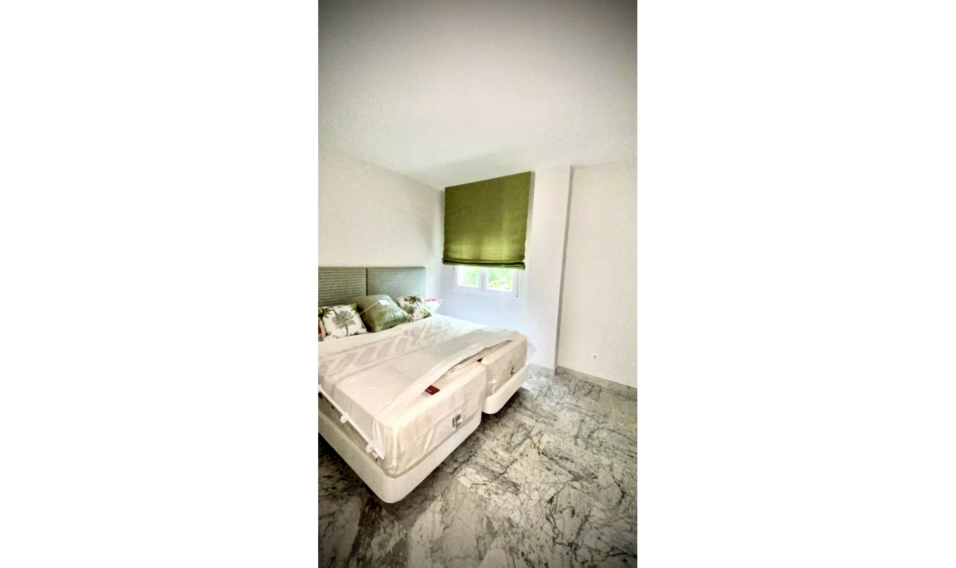 Resale - Apartment -
Puerto Banús