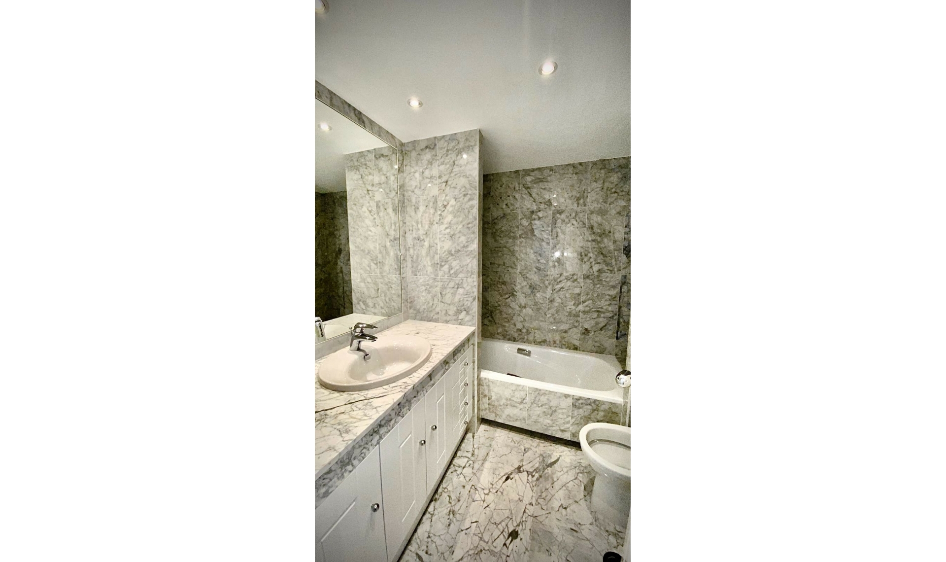 Resale - Apartment -
Puerto Banús