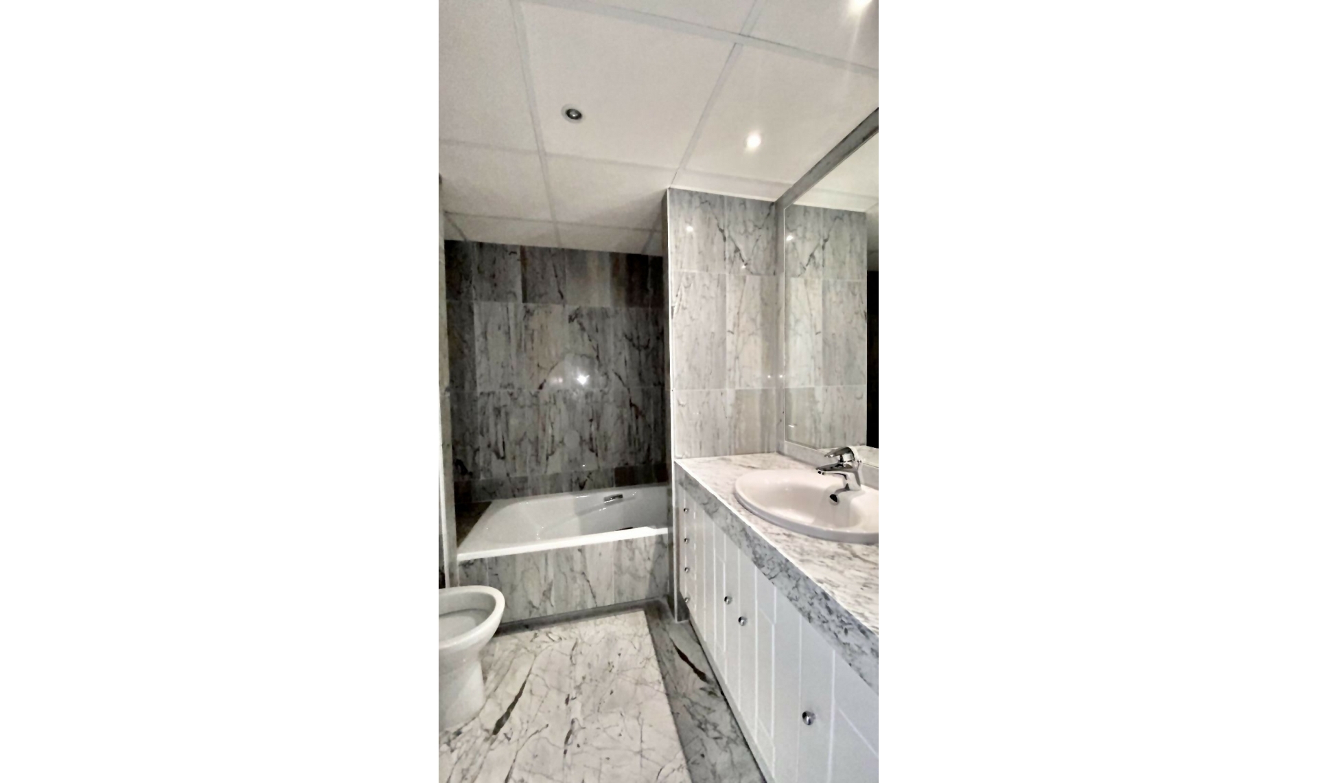 Resale - Apartment -
Puerto Banús