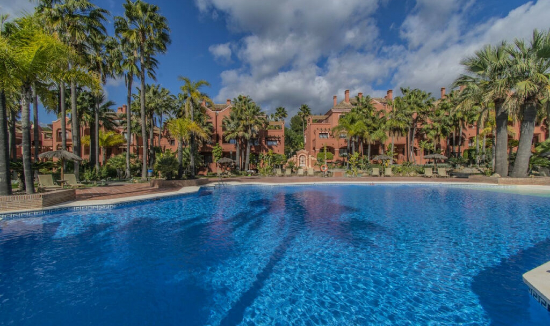 Resale - Apartment -
Puerto Banús