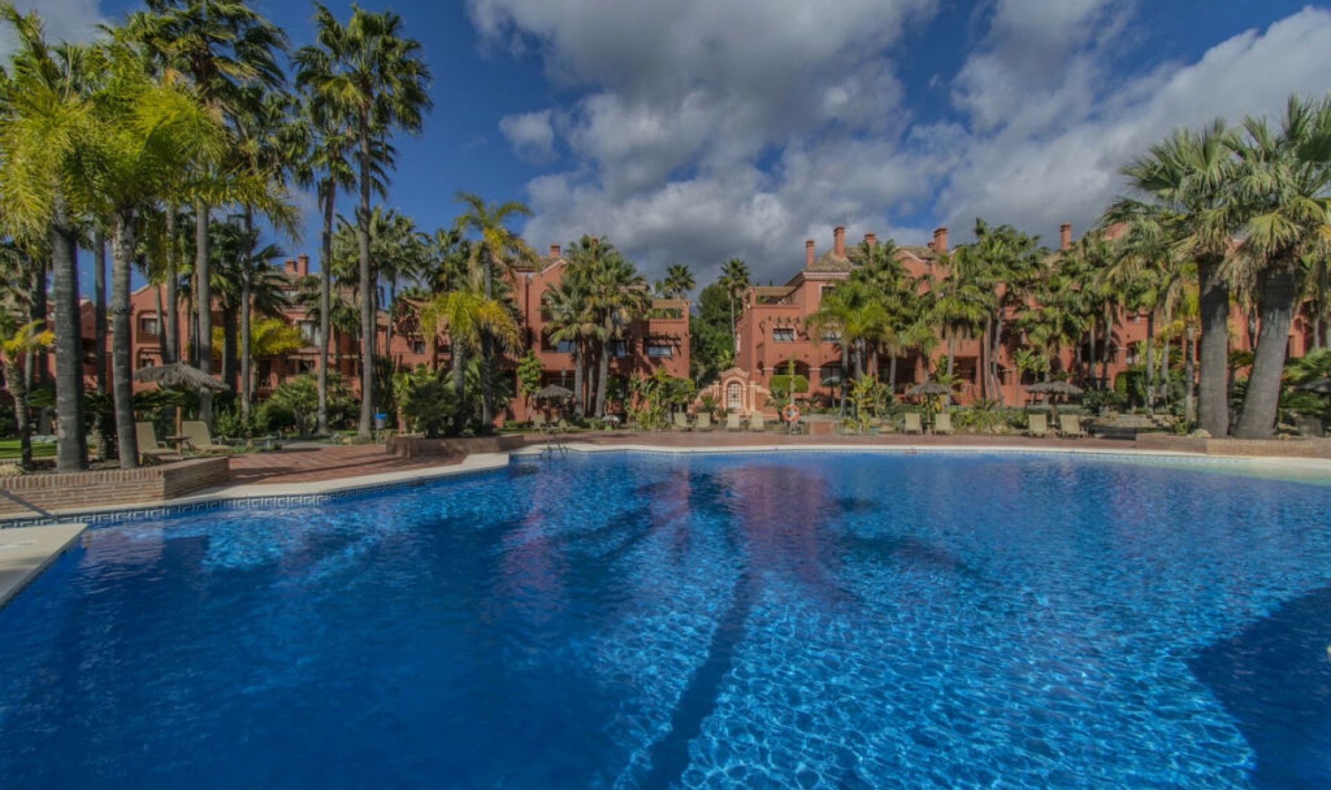 Resale - Apartment -
Puerto Banús