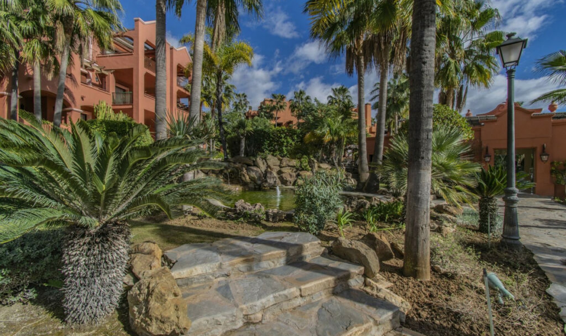 Resale - Apartment -
Puerto Banús