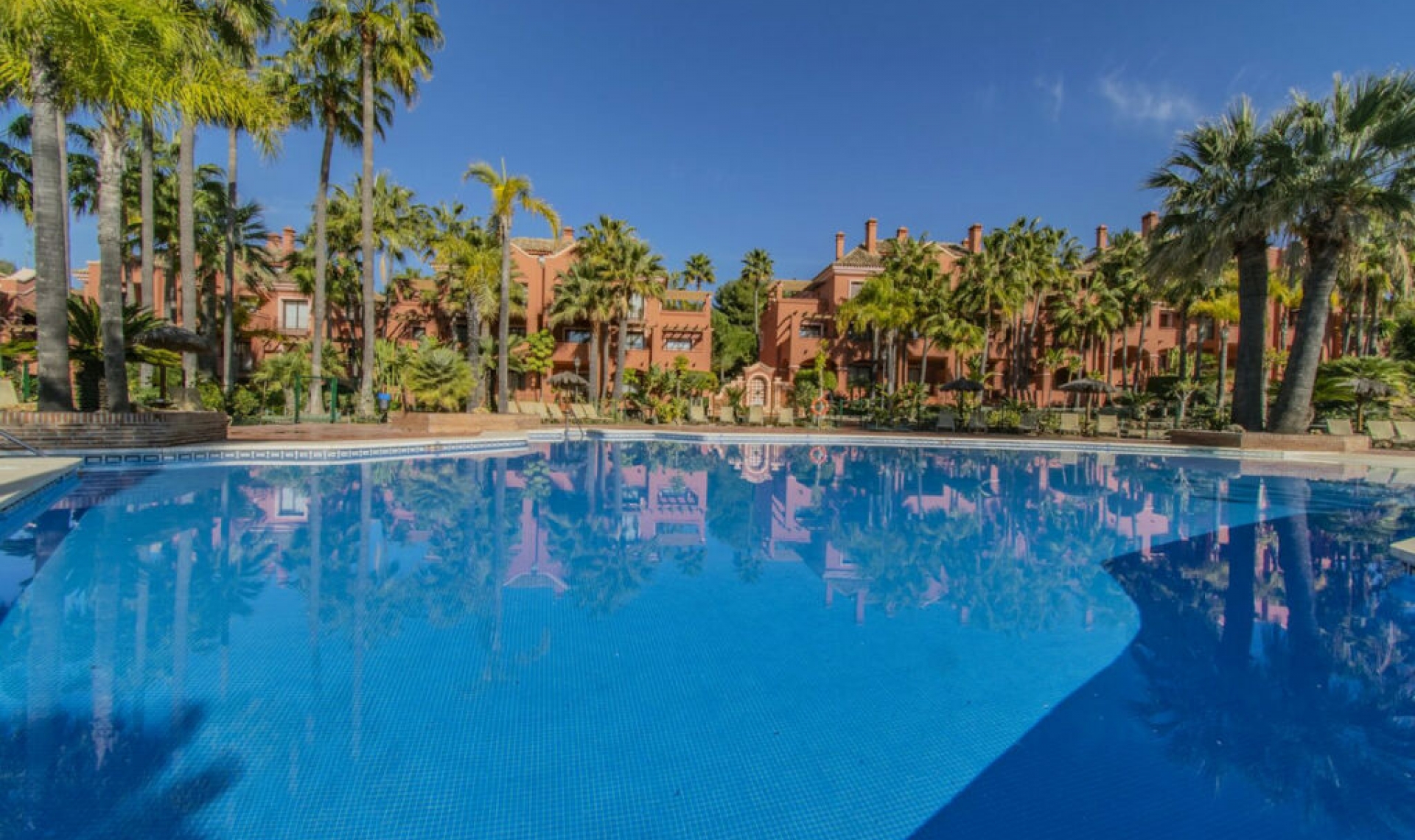 Resale - Apartment -
Puerto Banús