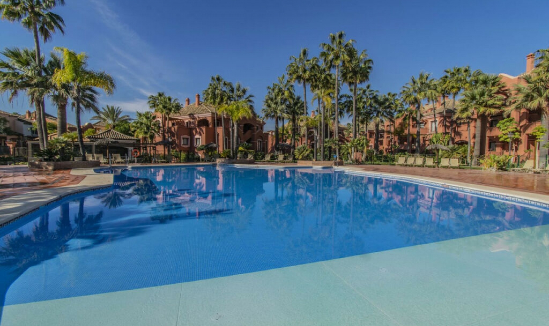 Resale - Apartment -
Puerto Banús