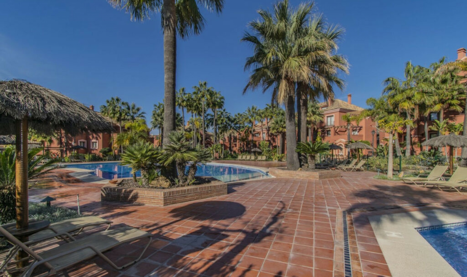 Resale - Apartment -
Puerto Banús