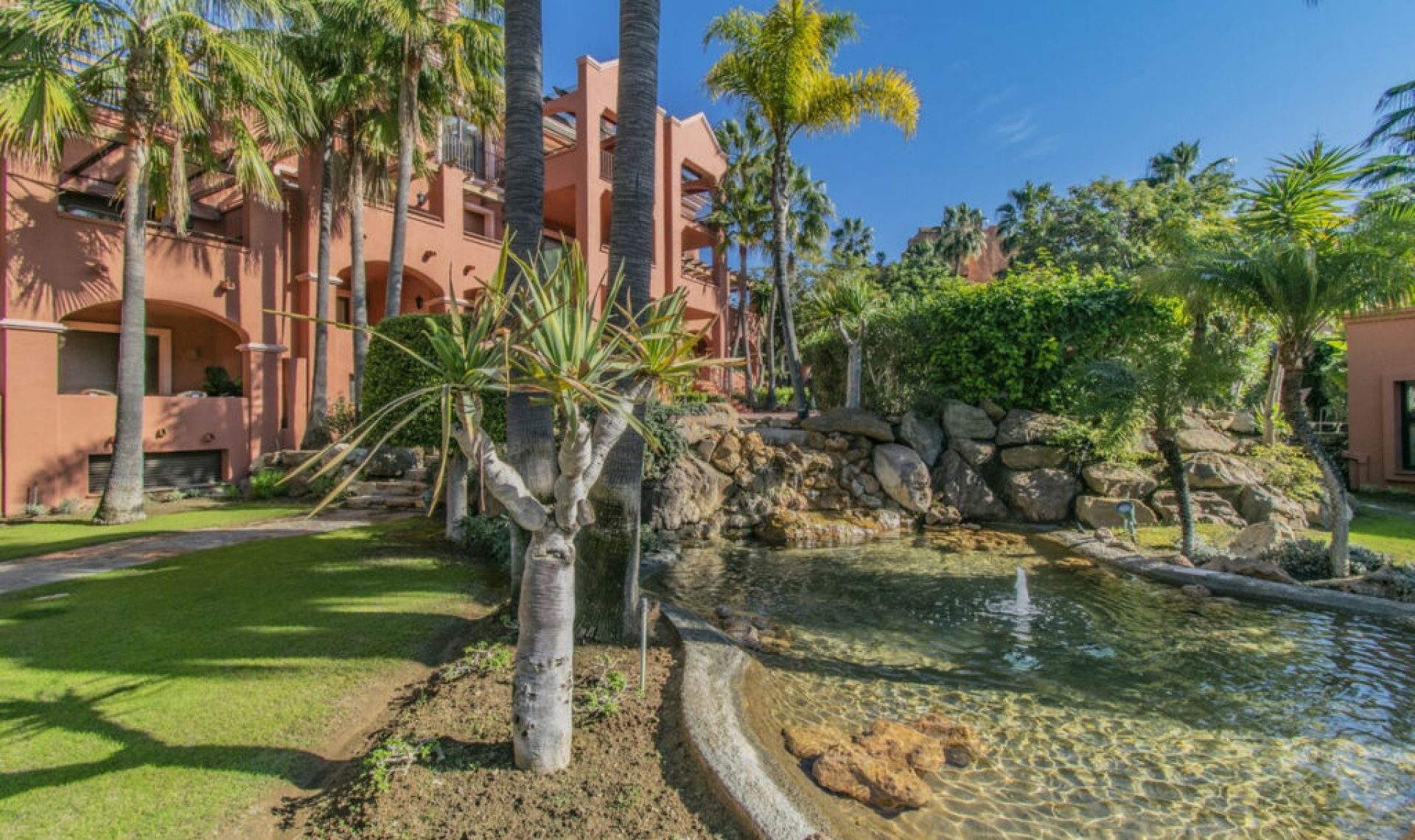 Resale - Apartment -
Puerto Banús