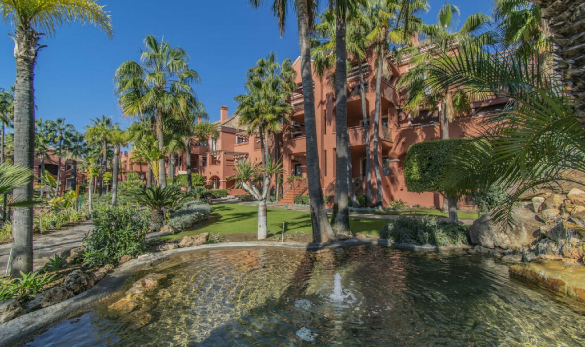 Resale - Apartment -
Puerto Banús
