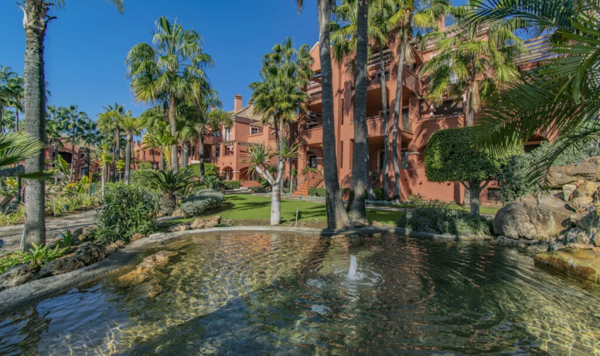 Resale - Apartment -
Puerto Banús