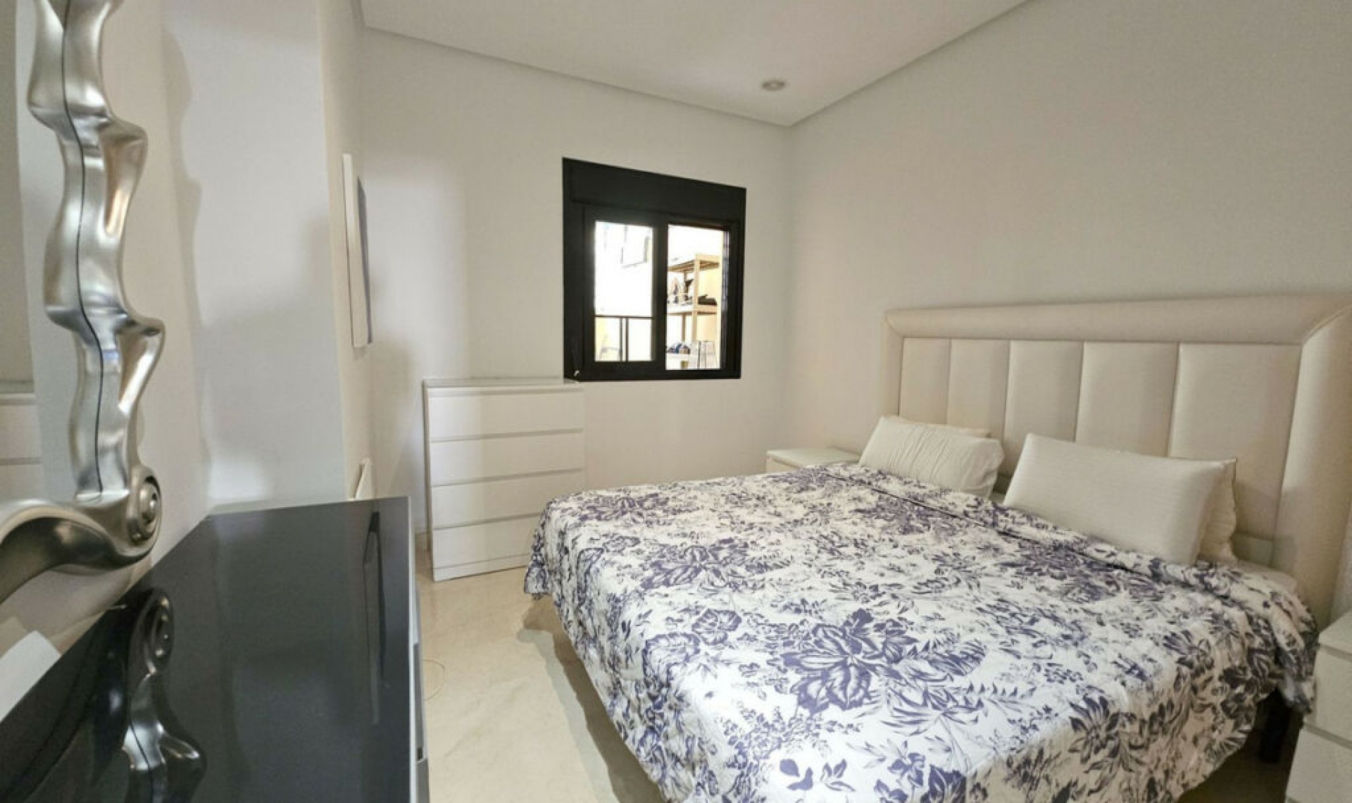 Resale - Apartment -
Puerto Banús