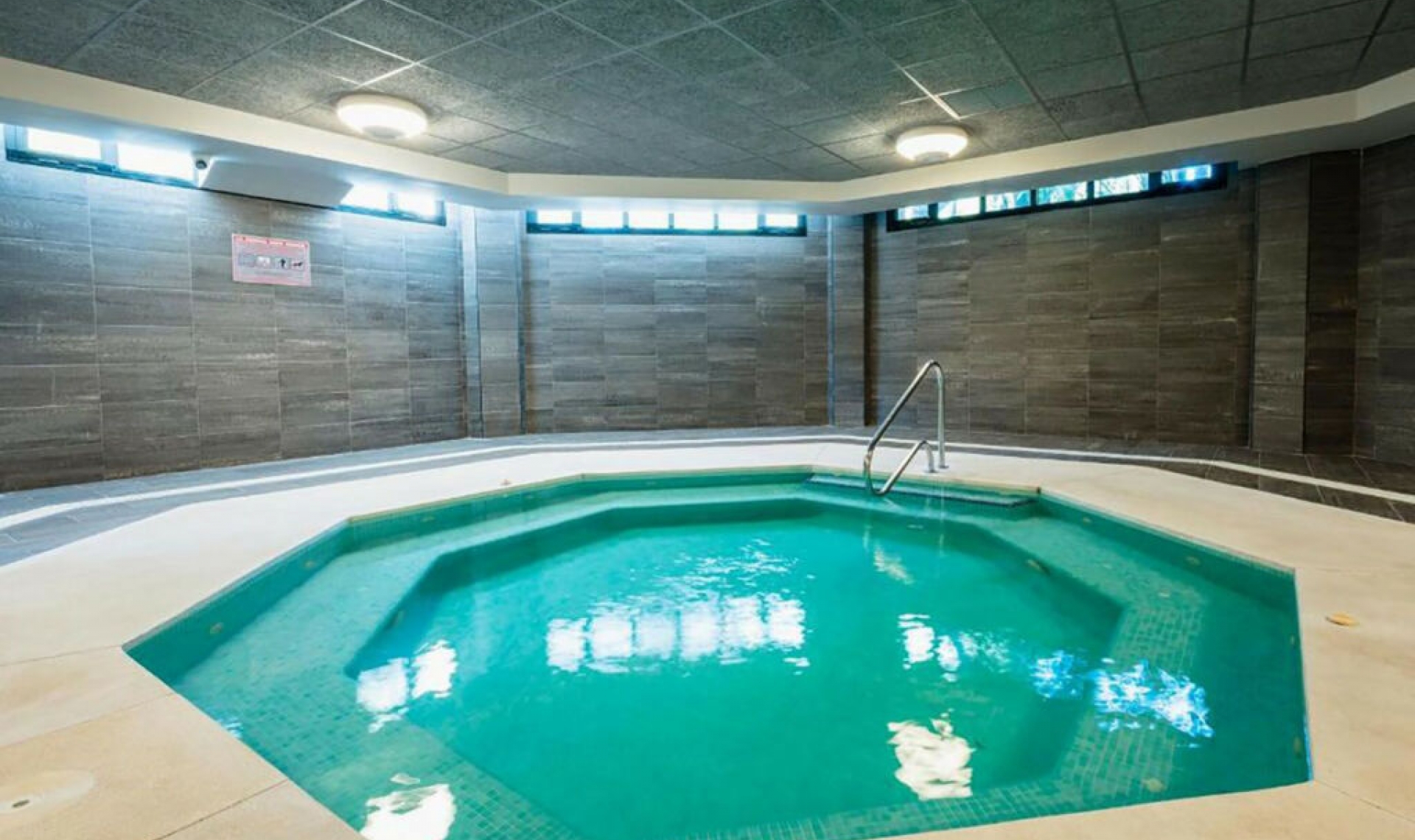 Resale - Apartment -
Puerto Banús