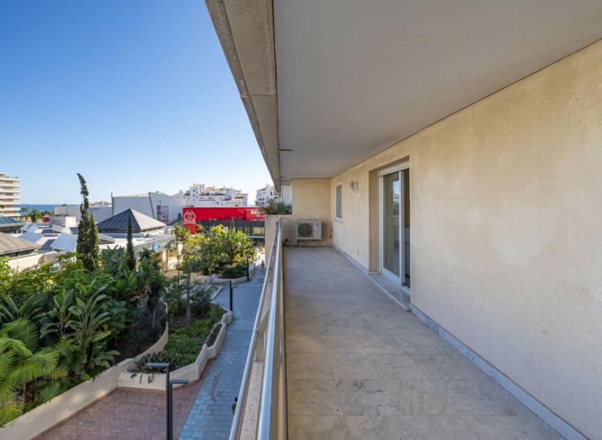 Resale - Apartment -
Puerto Banús