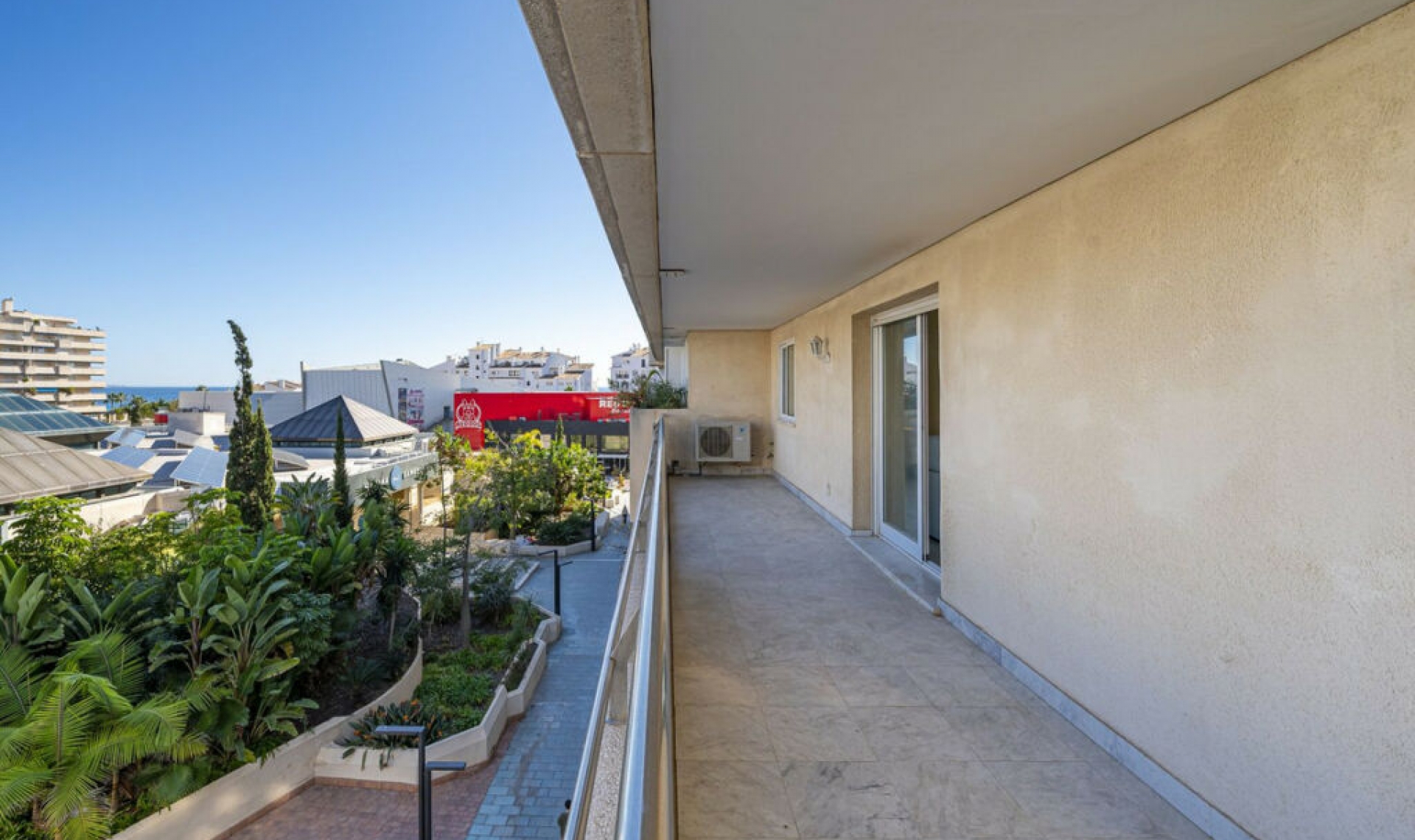 Resale - Apartment -
Puerto Banús