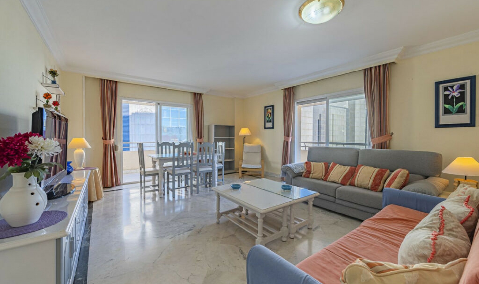 Resale - Apartment -
Puerto Banús