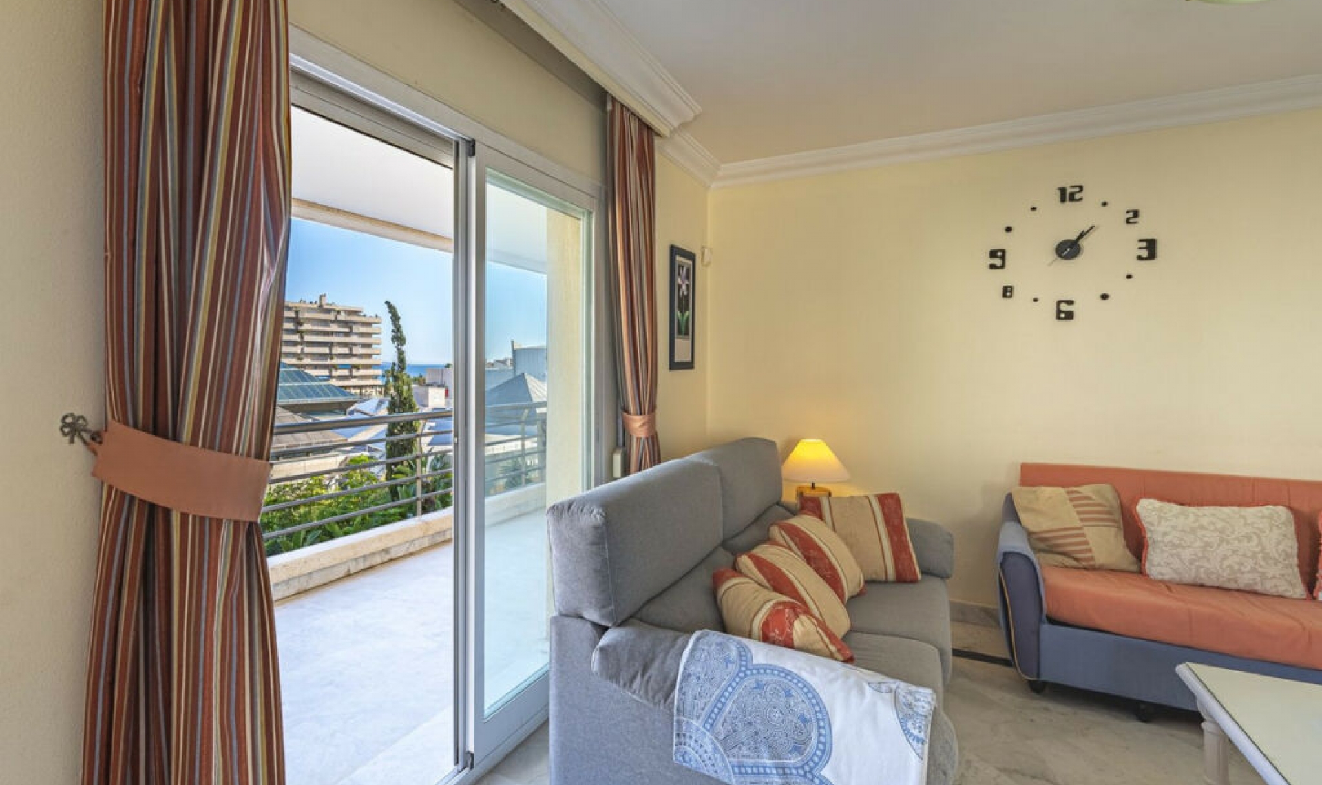 Resale - Apartment -
Puerto Banús