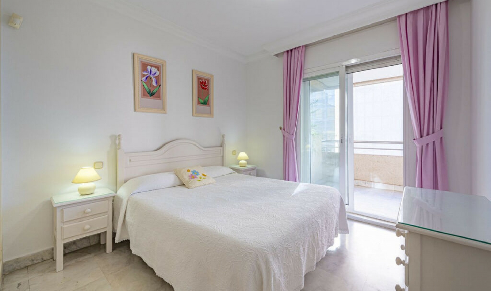 Resale - Apartment -
Puerto Banús