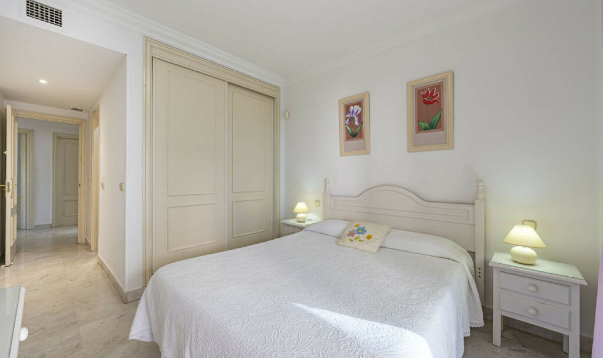 Resale - Apartment -
Puerto Banús