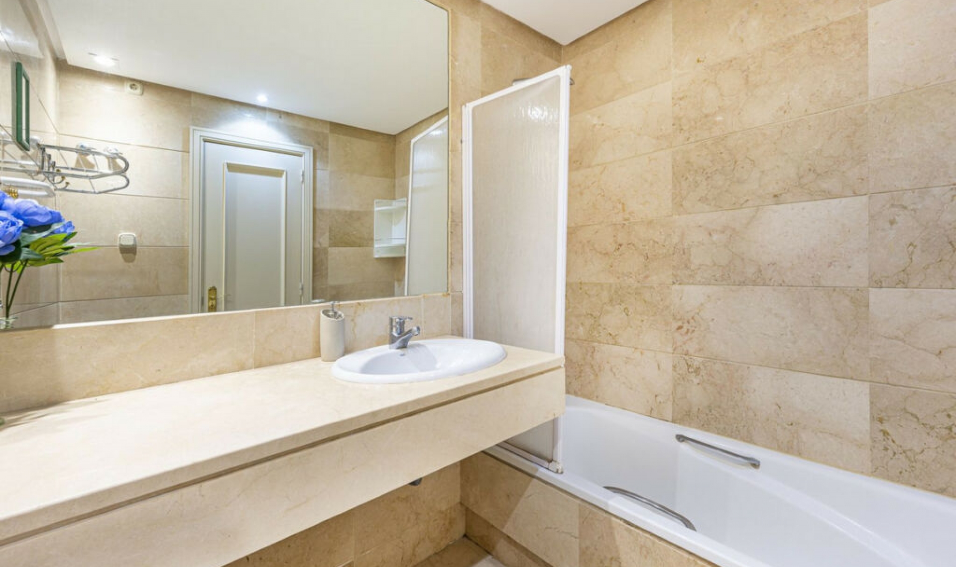 Resale - Apartment -
Puerto Banús