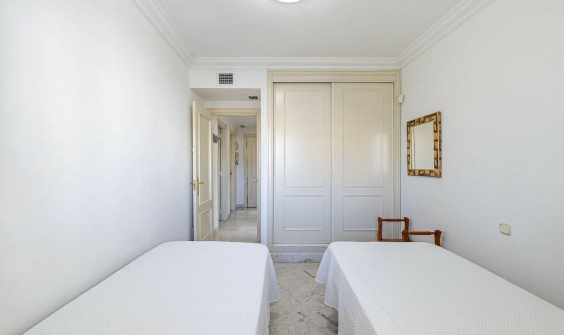 Resale - Apartment -
Puerto Banús