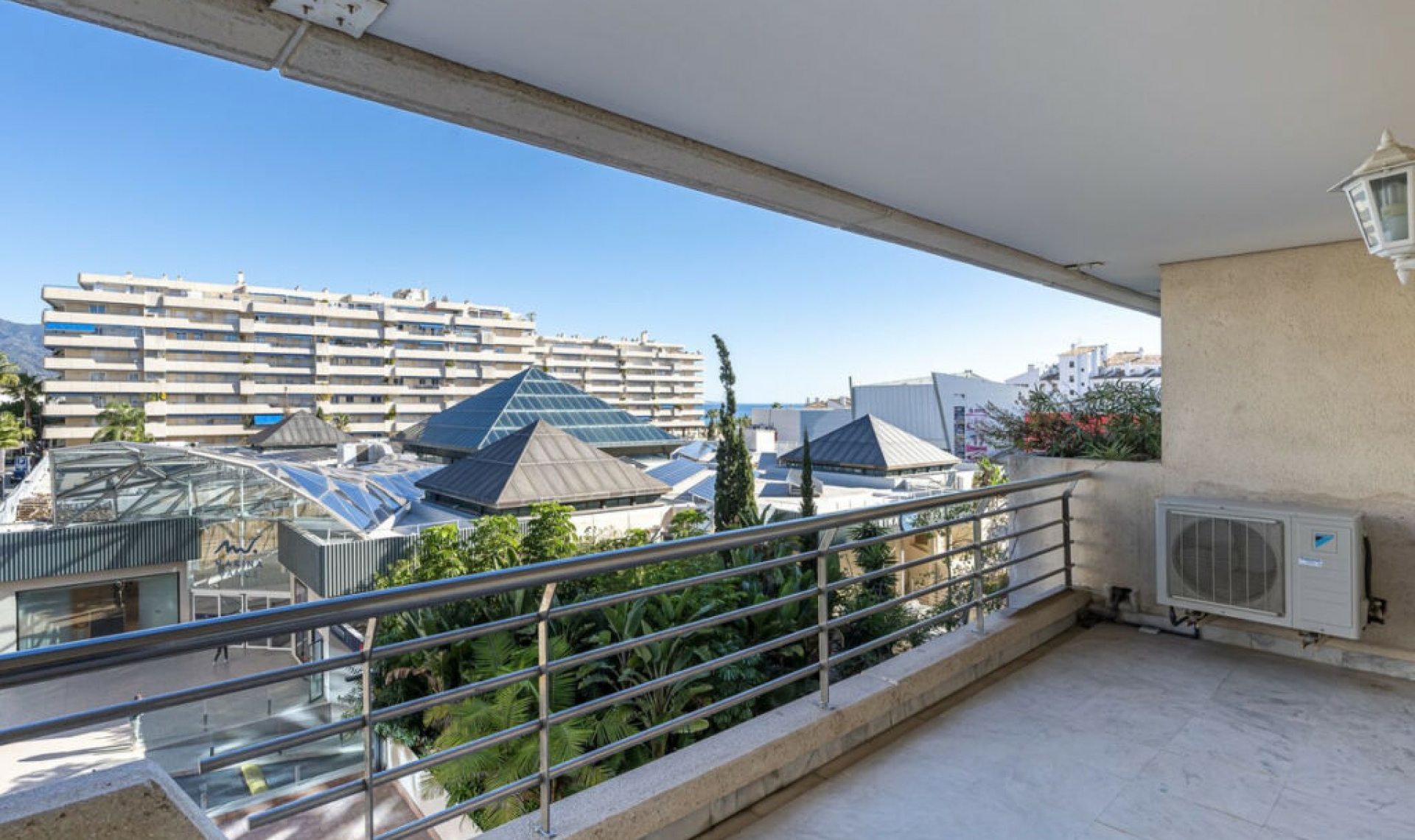 Resale - Apartment -
Puerto Banús