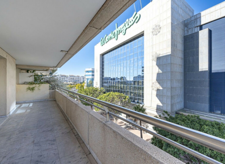 Resale - Apartment -
Puerto Banús