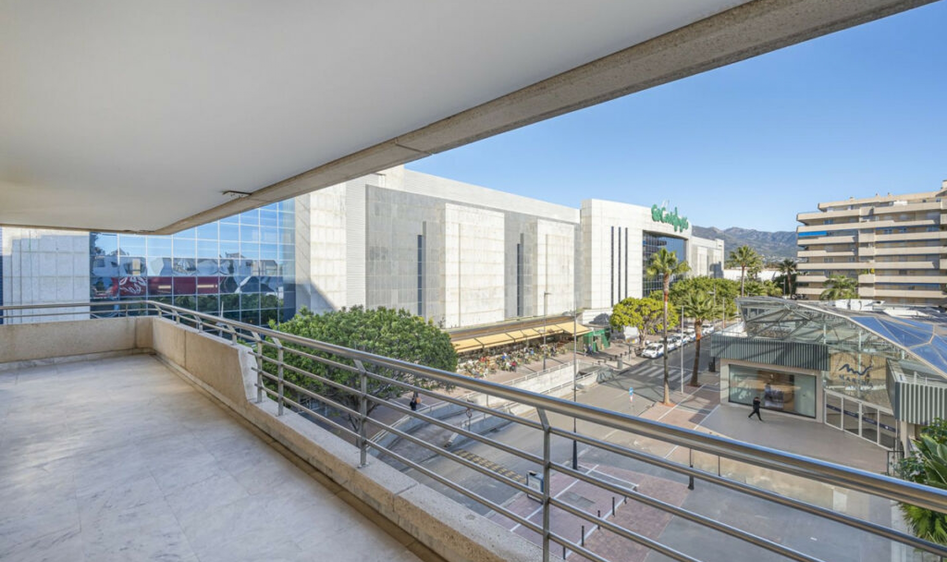 Resale - Apartment -
Puerto Banús