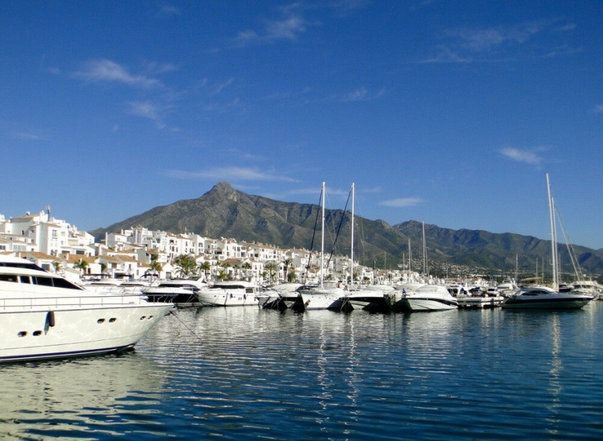 Resale - Apartment -
Puerto Banús