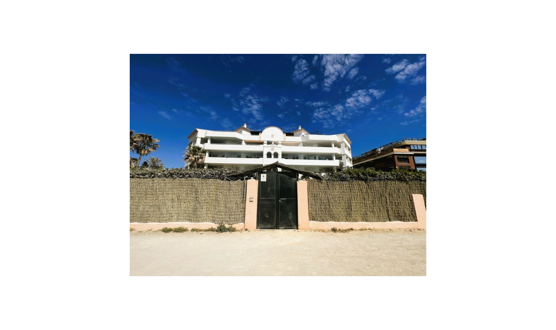 Resale - Apartment -
Puerto Banús
