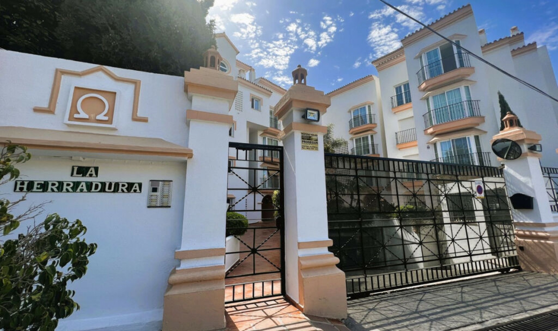 Resale - Apartment -
Puerto Banús