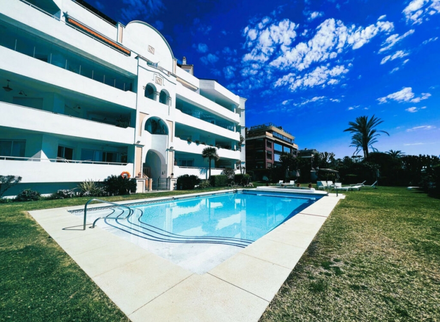 Resale - Apartment -
Puerto Banús