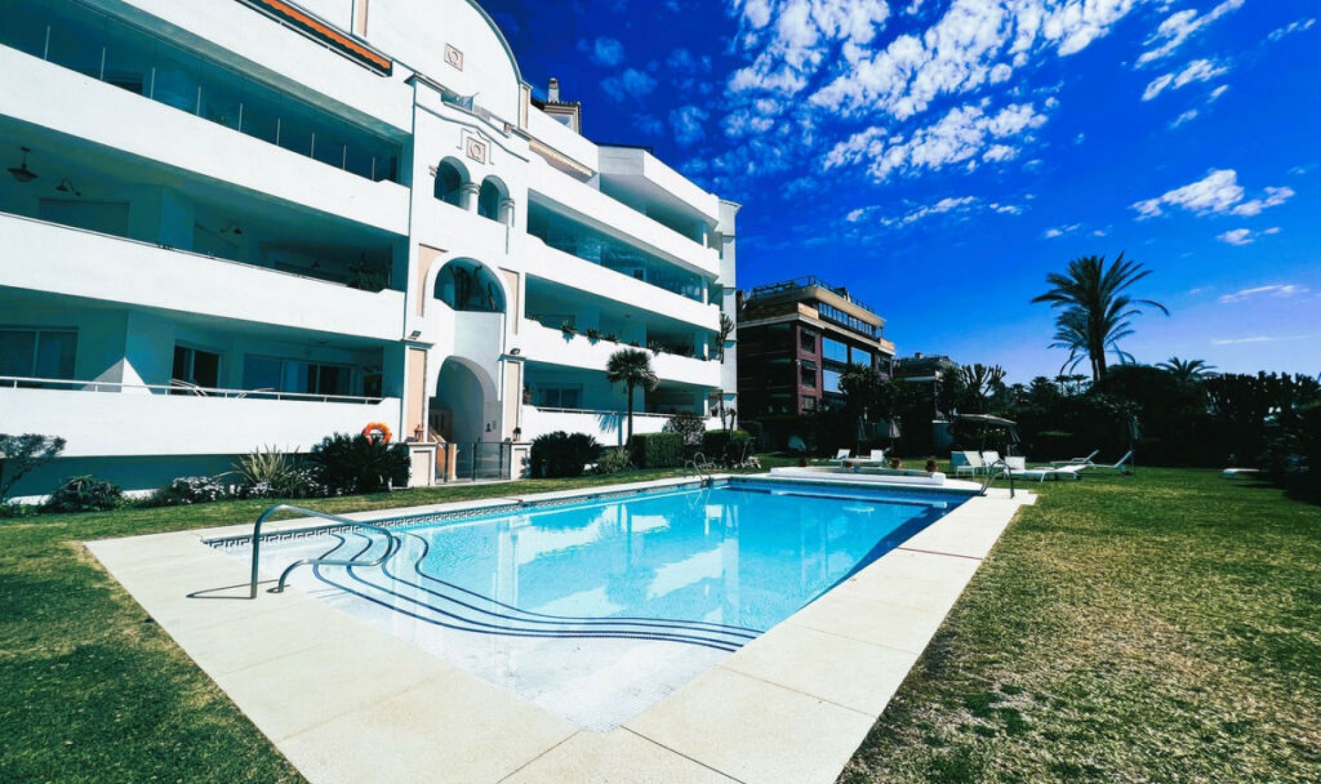Resale - Apartment -
Puerto Banús