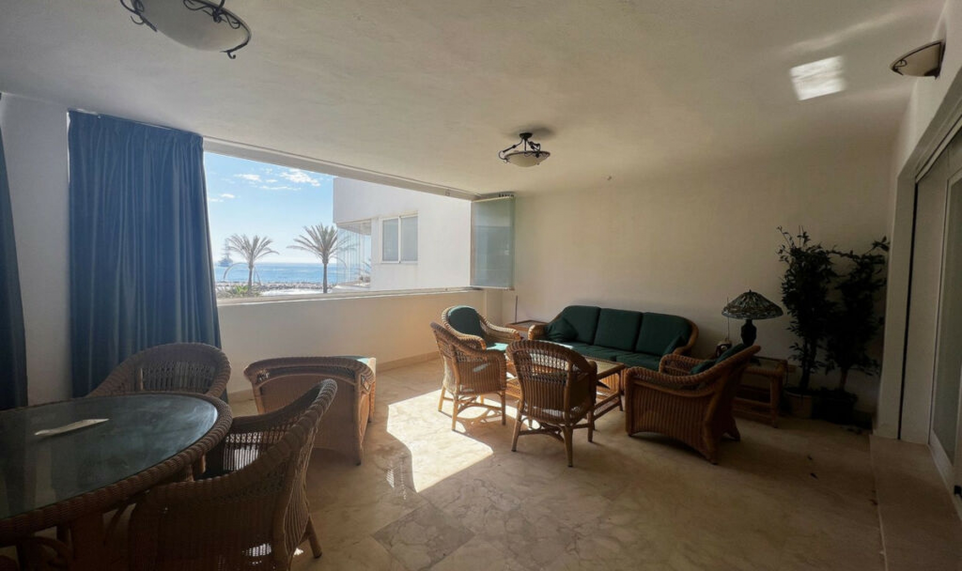 Resale - Apartment -
Puerto Banús