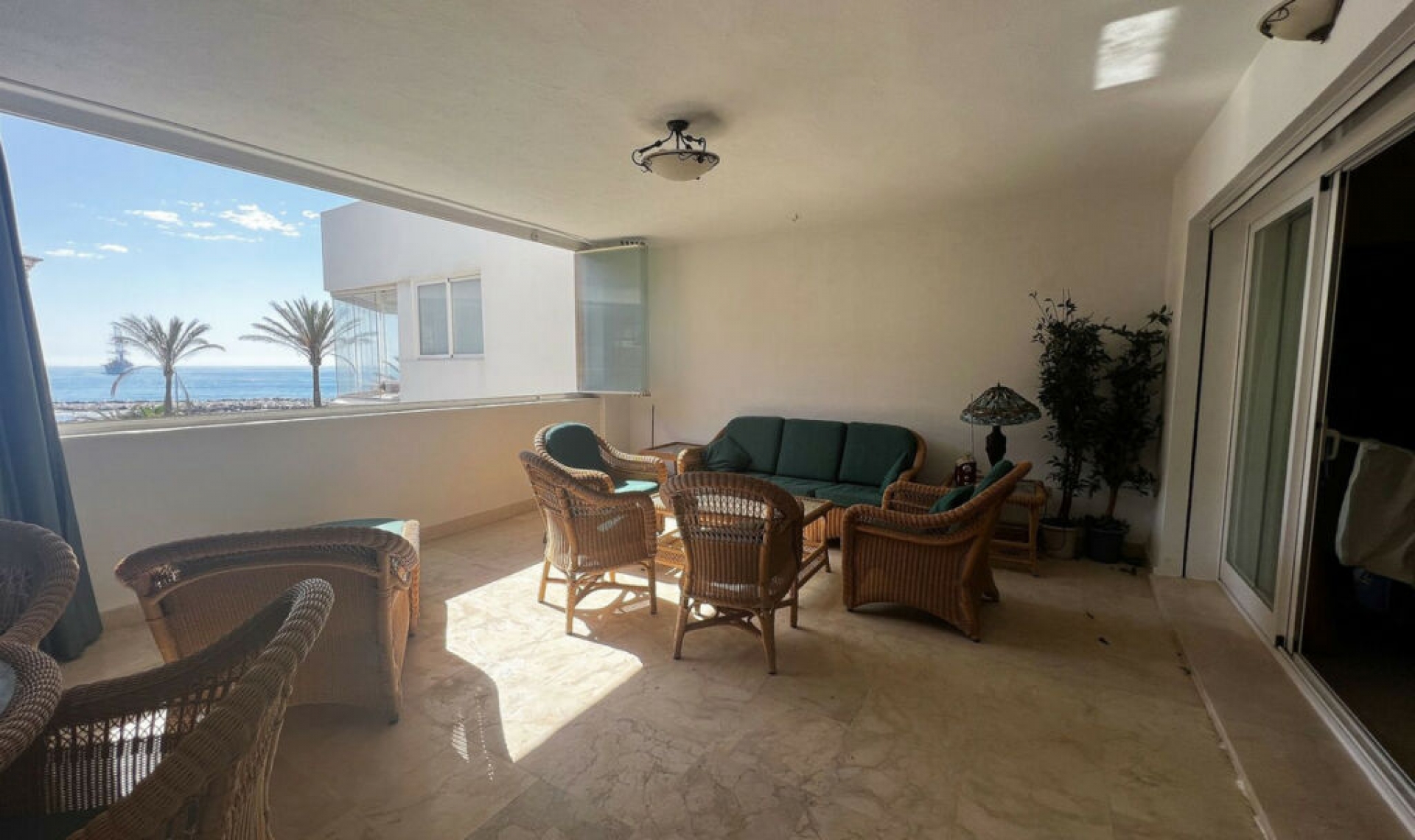 Resale - Apartment -
Puerto Banús